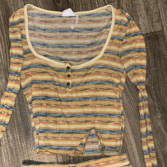 Lounge Set - Picture 2 of 4